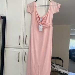 Off the Shoulder Sweetheart Maternity Dress with Short Sleeves in Blush Pink